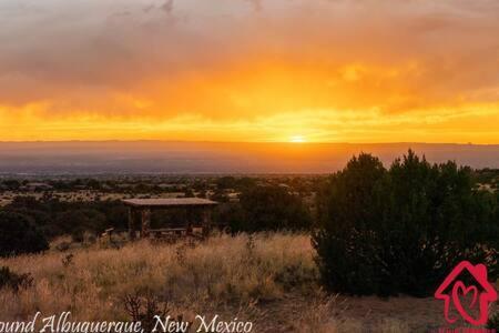 Desert Skyline Getaway - An Irvie Home Tijeras Exterior photo