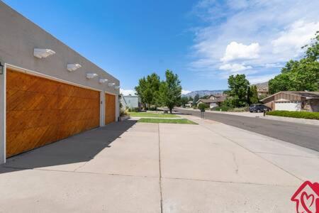 Desert Skyline Getaway - An Irvie Home Tijeras Exterior photo